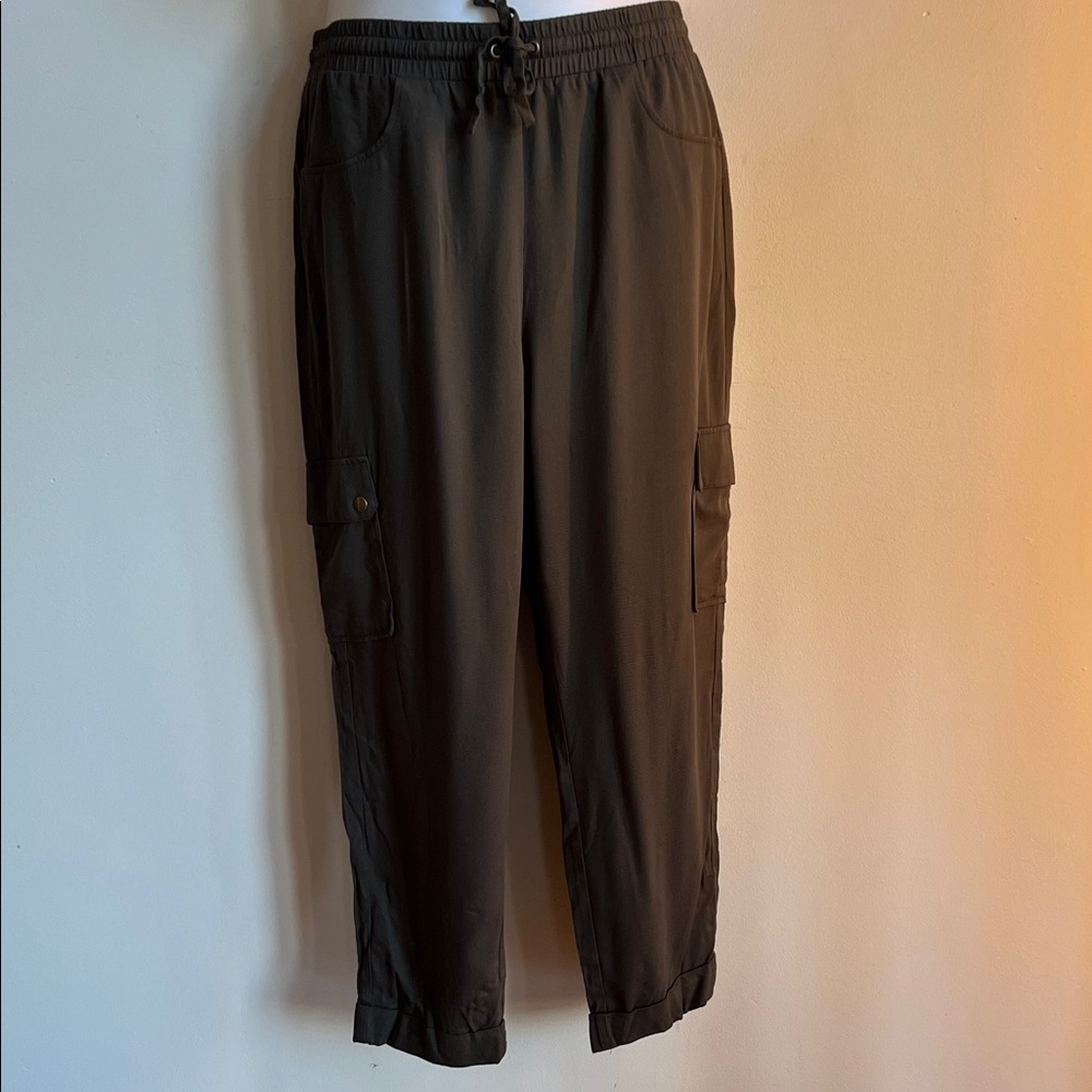 Chico's ankle Cargo Pants NWOT in dark green